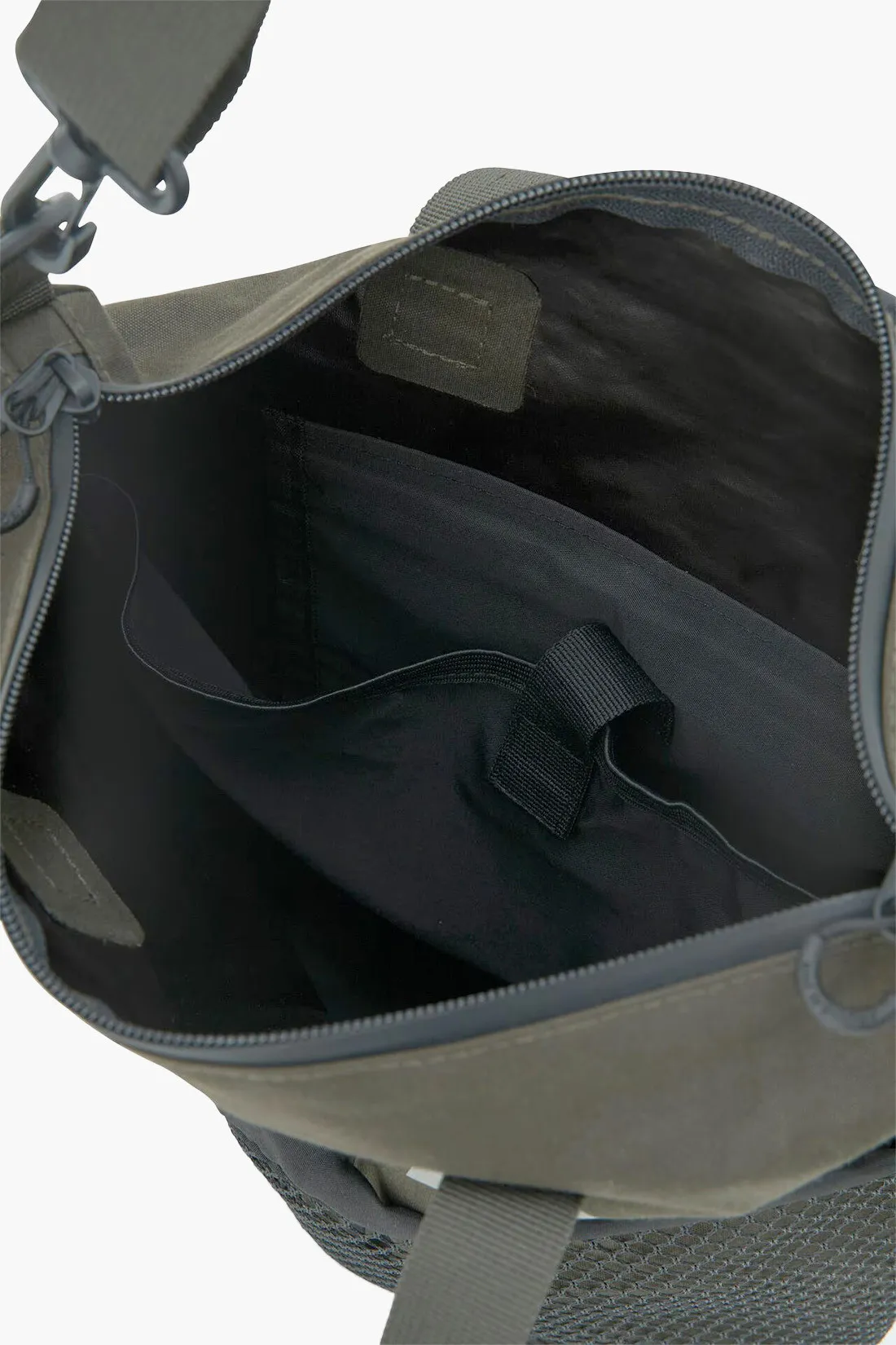 And wander Pe/co two way bag Dark khaki 181 - GRADUATE STORE