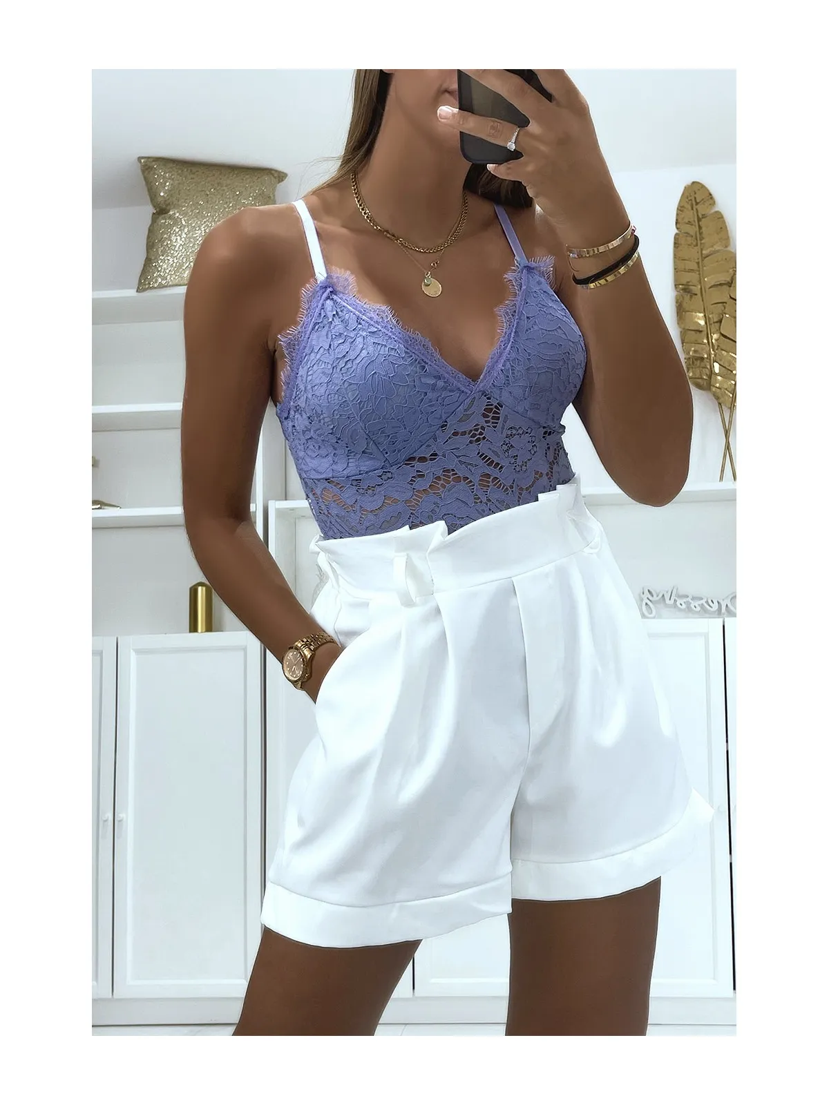 Body en dentelle lilas avec coque à la poitrine et transparent