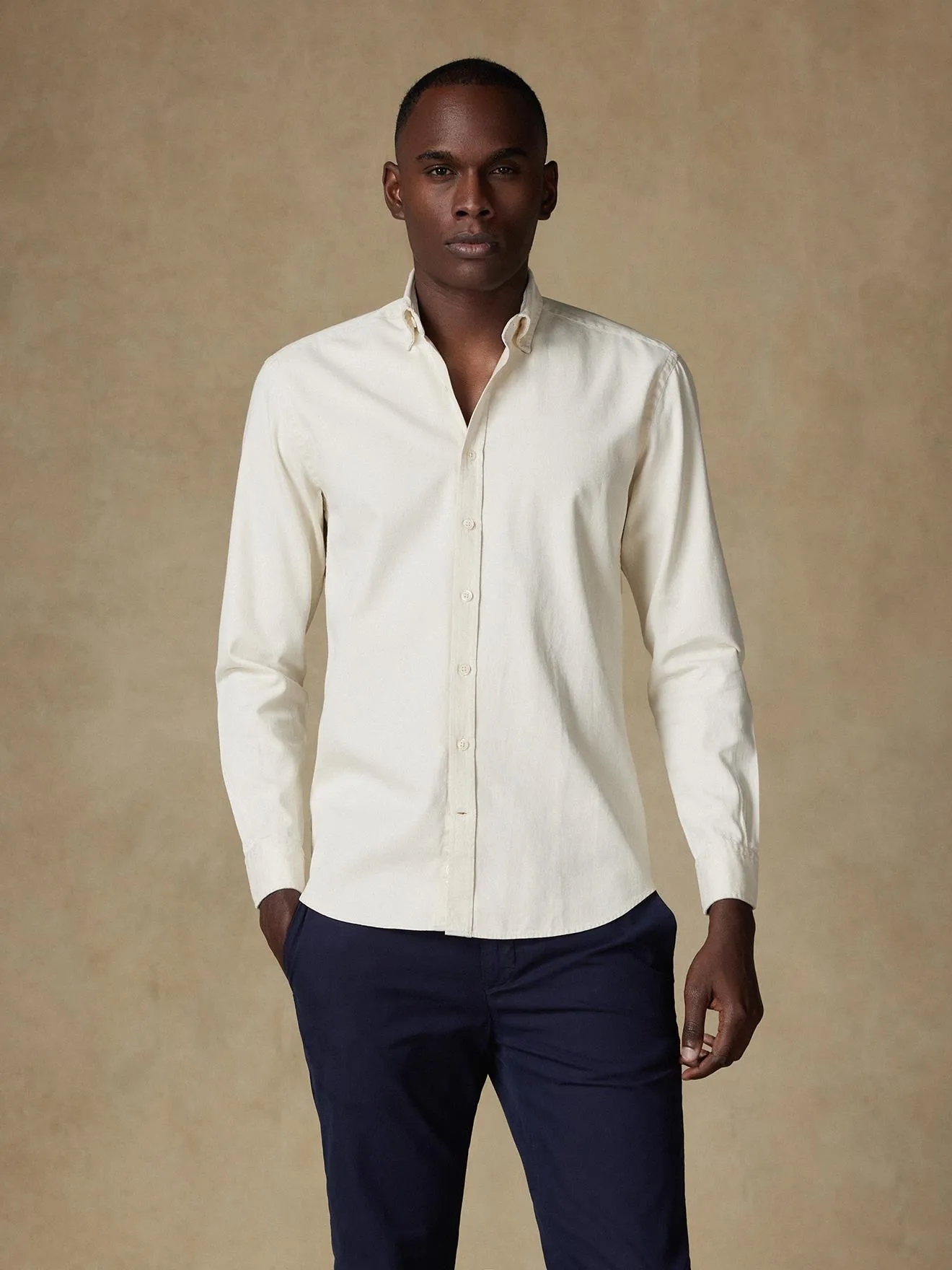 Chemise cintrée Gustav en denim écrue- Col Boutonné
