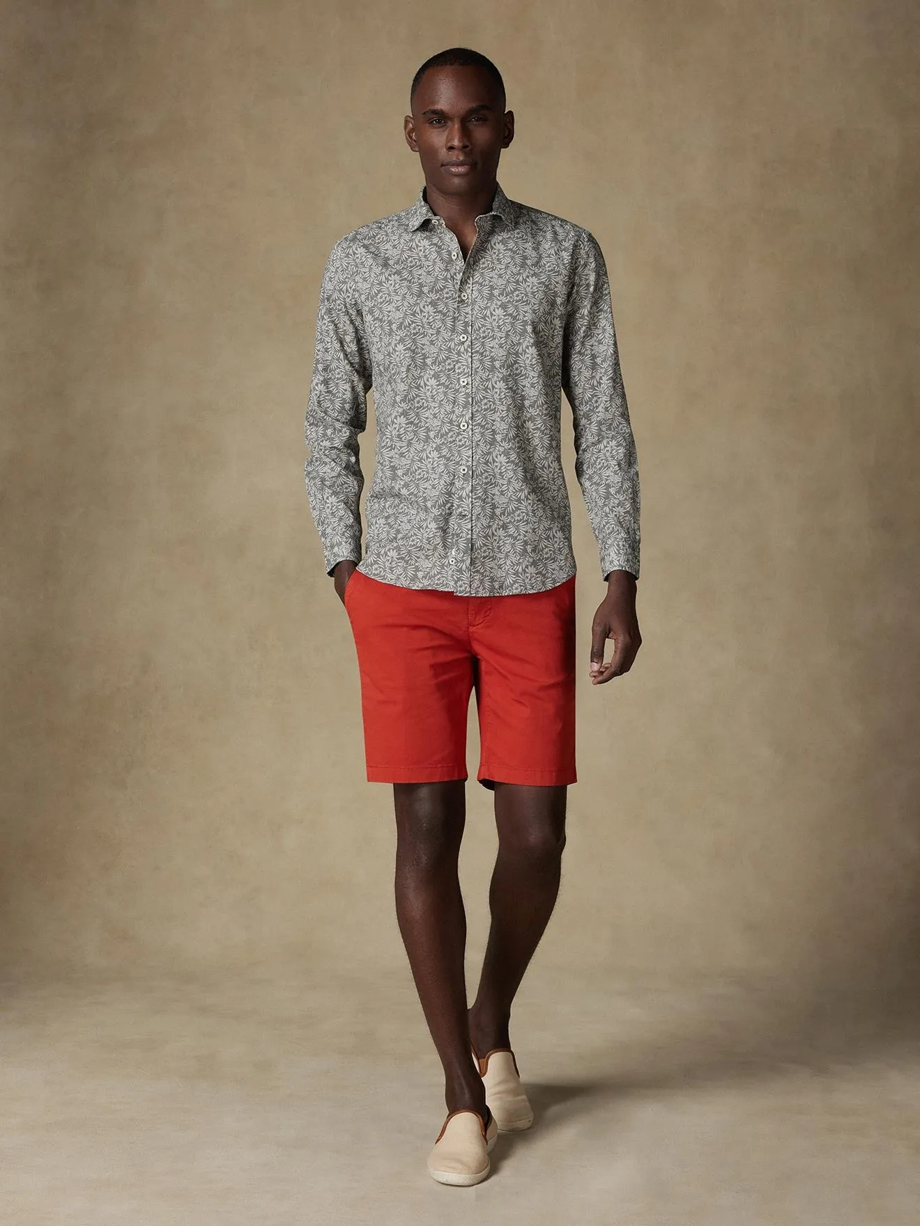 Chemise cintrée Spike en lin kaki à motif floral 
