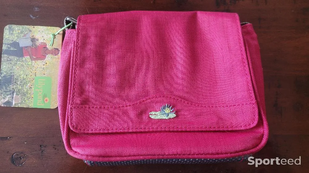 Lilypond-Tall Grass Soulder bag-Alpine berry-Tu-Neuf avec Étiquette  neuf Ajouté le : 13/06/2023