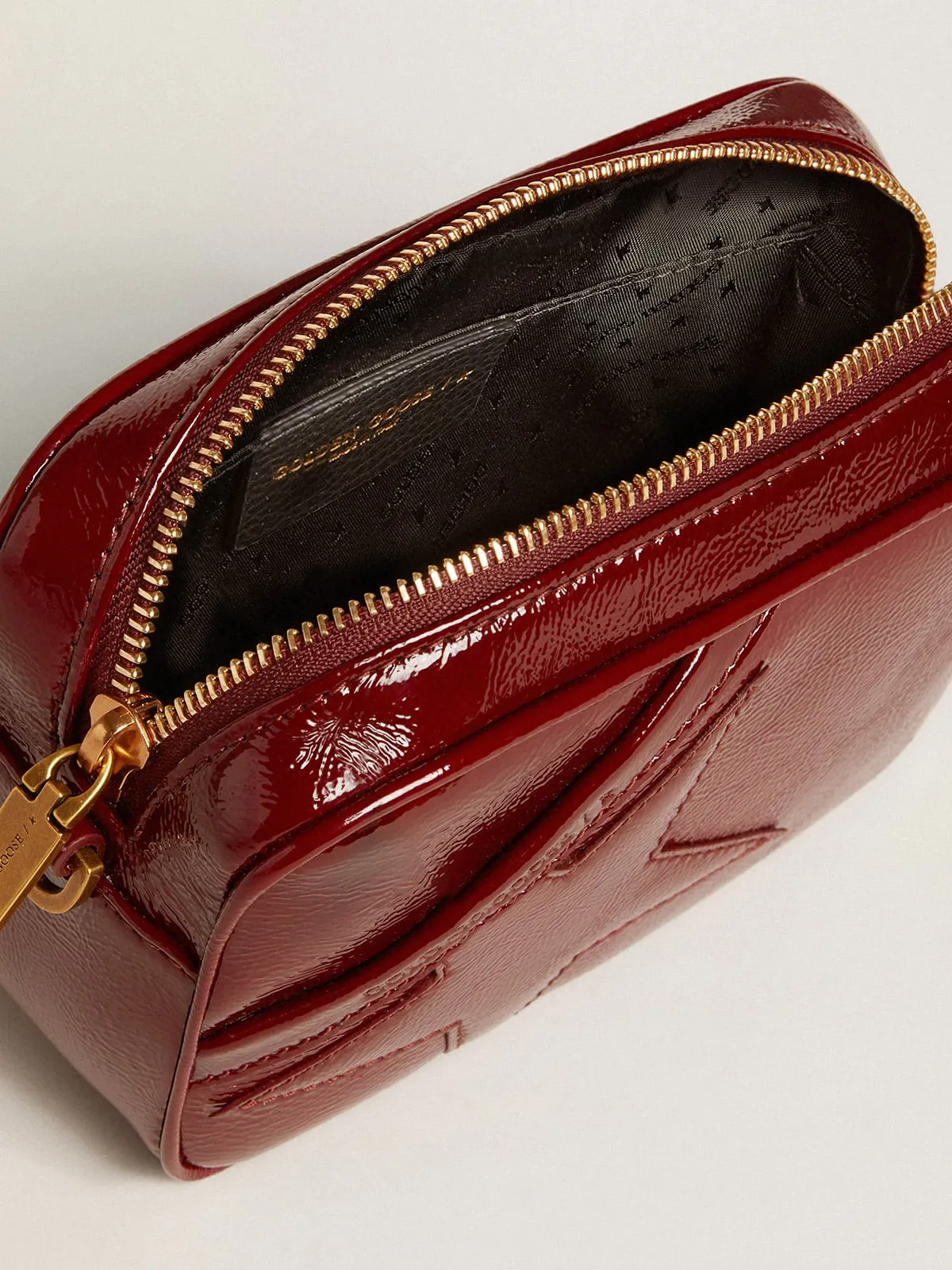 Mini Star Bag en cuir verni bordeaux avec étoile ton sur ton | Golden Goose