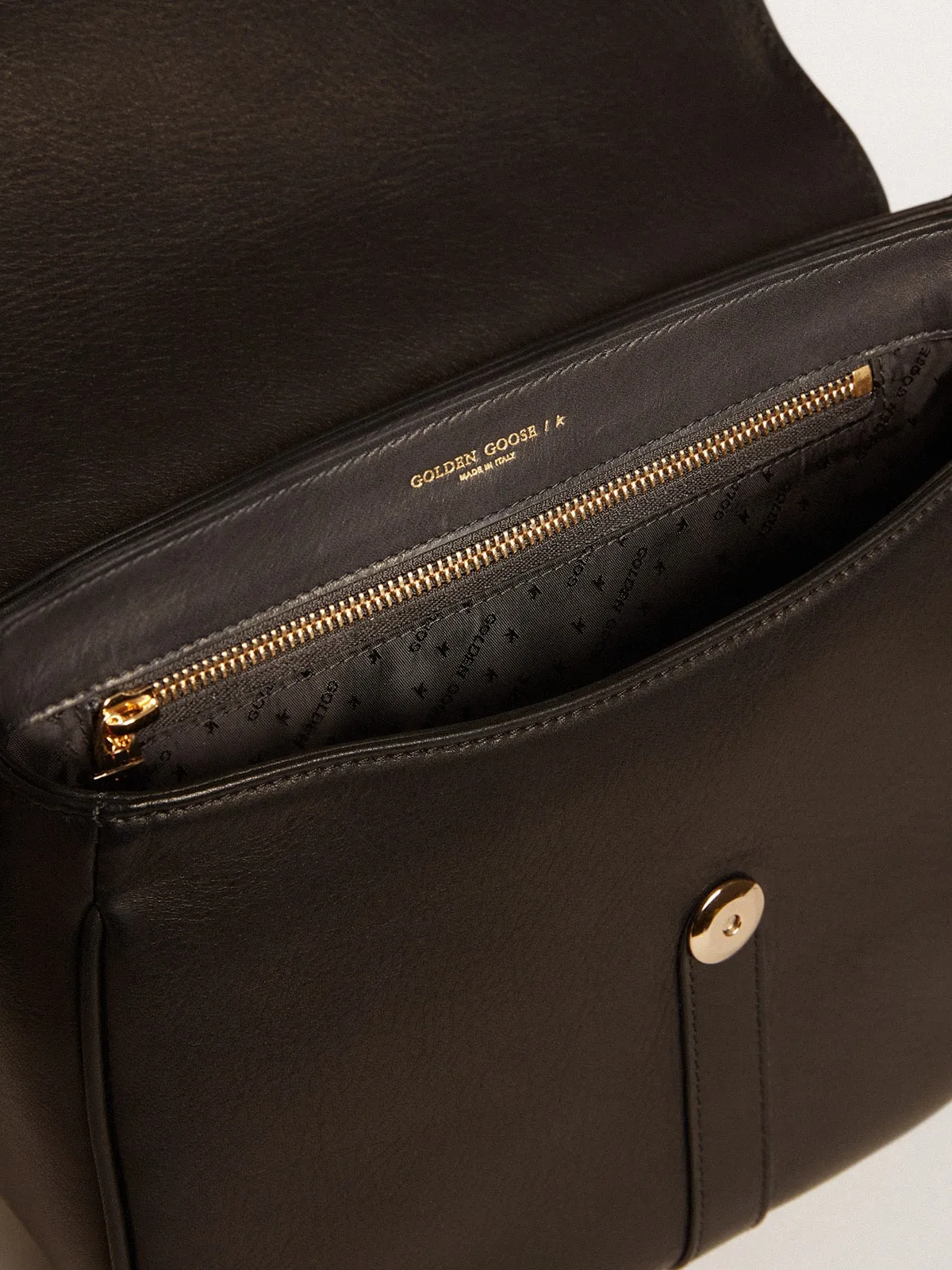 Sally Bag moyen en cuir noir avec boucle et bandoulière | Golden Goose