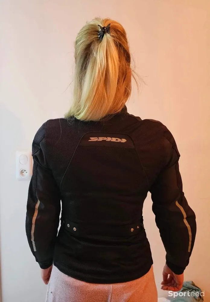 Veste été de moto  d'occasion Ajouté le : 14/06/2023